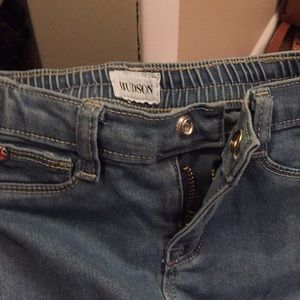 This is a set from Hudson brand for toddler